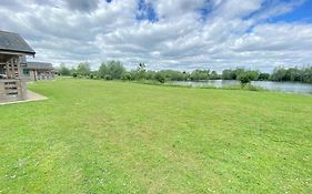 Lilly Lodge, Lake Pochard